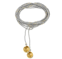 Thumbnail for Collar enredable gris detalles dorado.
