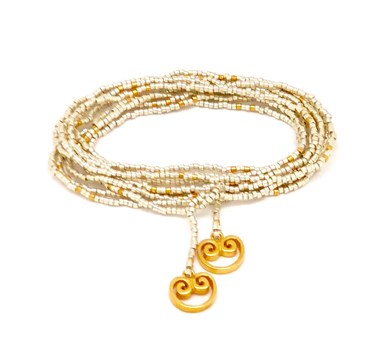 Collar enredable plata detalles dorados.