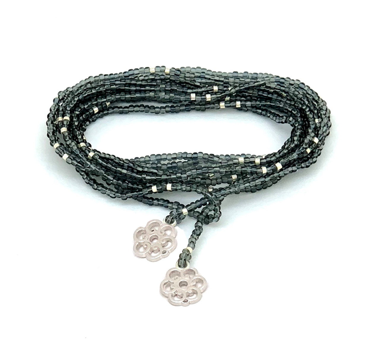Collar enredable azul humo detalles plata.