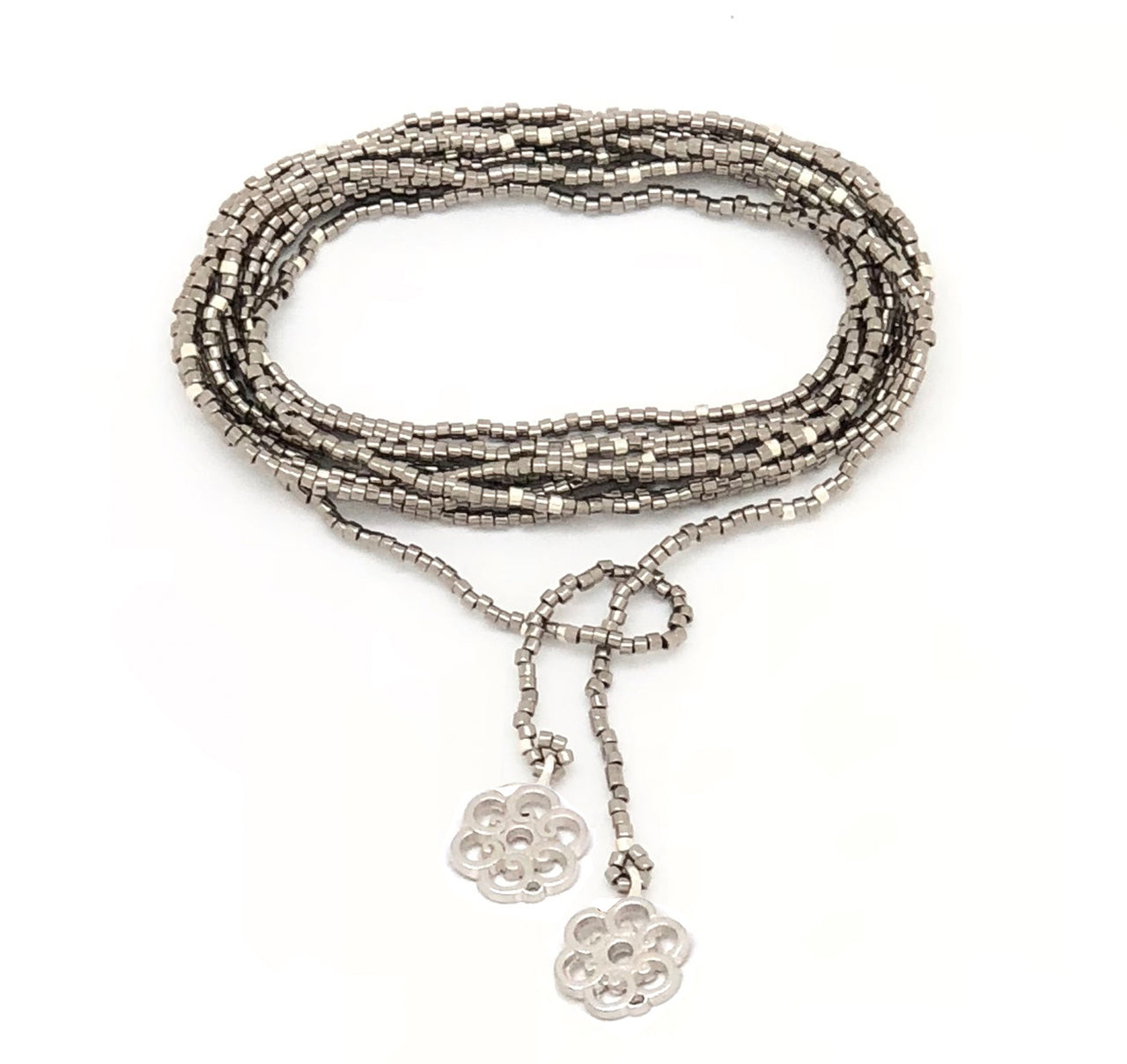 Collar enredable acero detalles plata.
