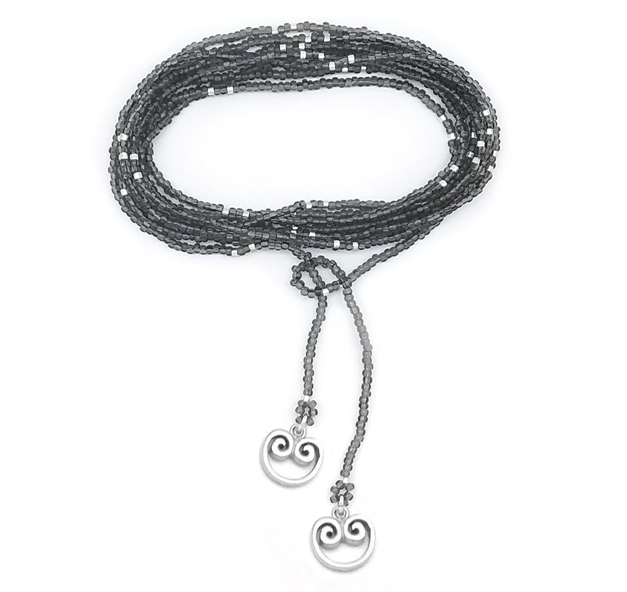 Collar enredable gris detalles plata.