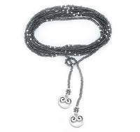 Thumbnail for Collar enredable gris detalles plata.