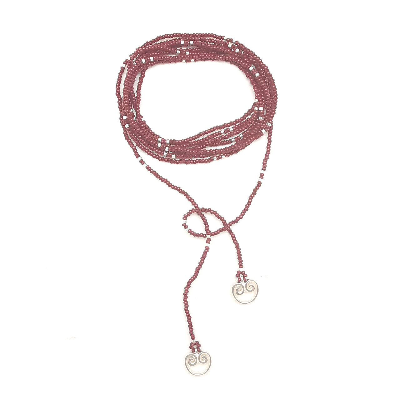 Collar enredable rojo detalles plata.